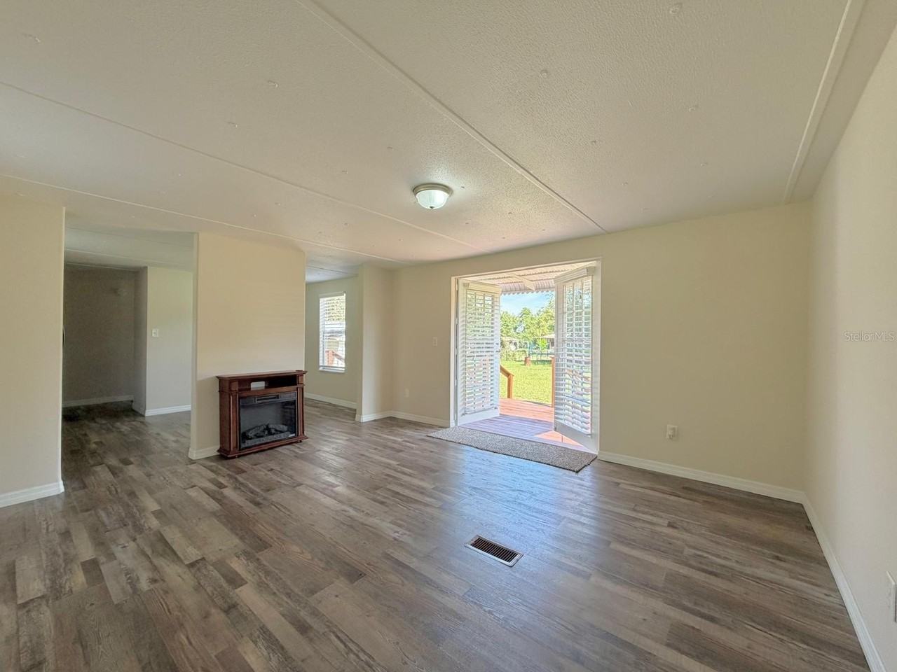 10580 Sw 105th Ave - Photo 3 of 34