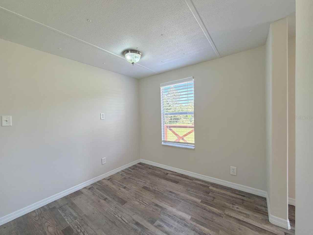 10580 Sw 105th Ave - Photo 5 of 34