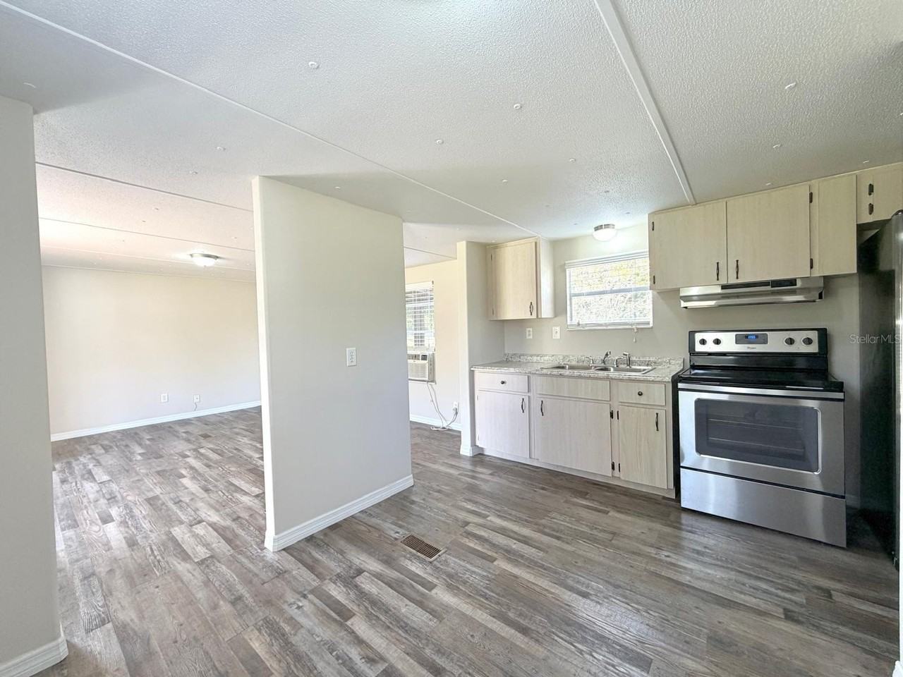 10580 Sw 105th Ave - Photo 6 of 34
