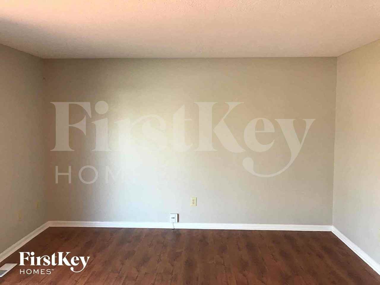 1162 Moneca St - Photo 3 of 15