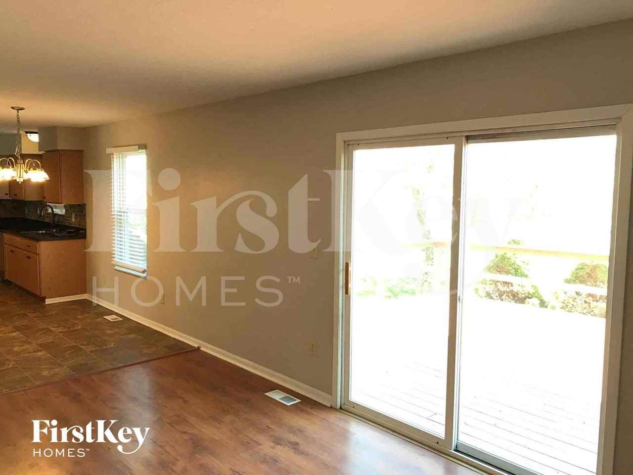 1162 Moneca St - Photo 4 of 15