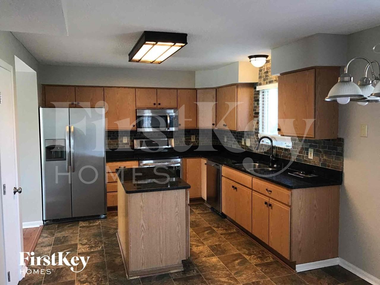 1162 Moneca St - Photo 5 of 15