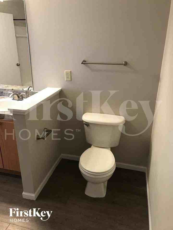 1162 Moneca St - Photo 7 of 15
