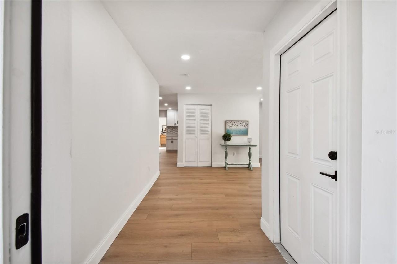 1639 Summit Way - Photo 2 of 29
