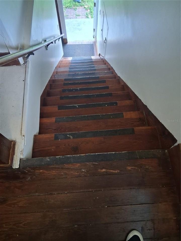 472 Clearwater Largo Rd N - Photo 2 of 11