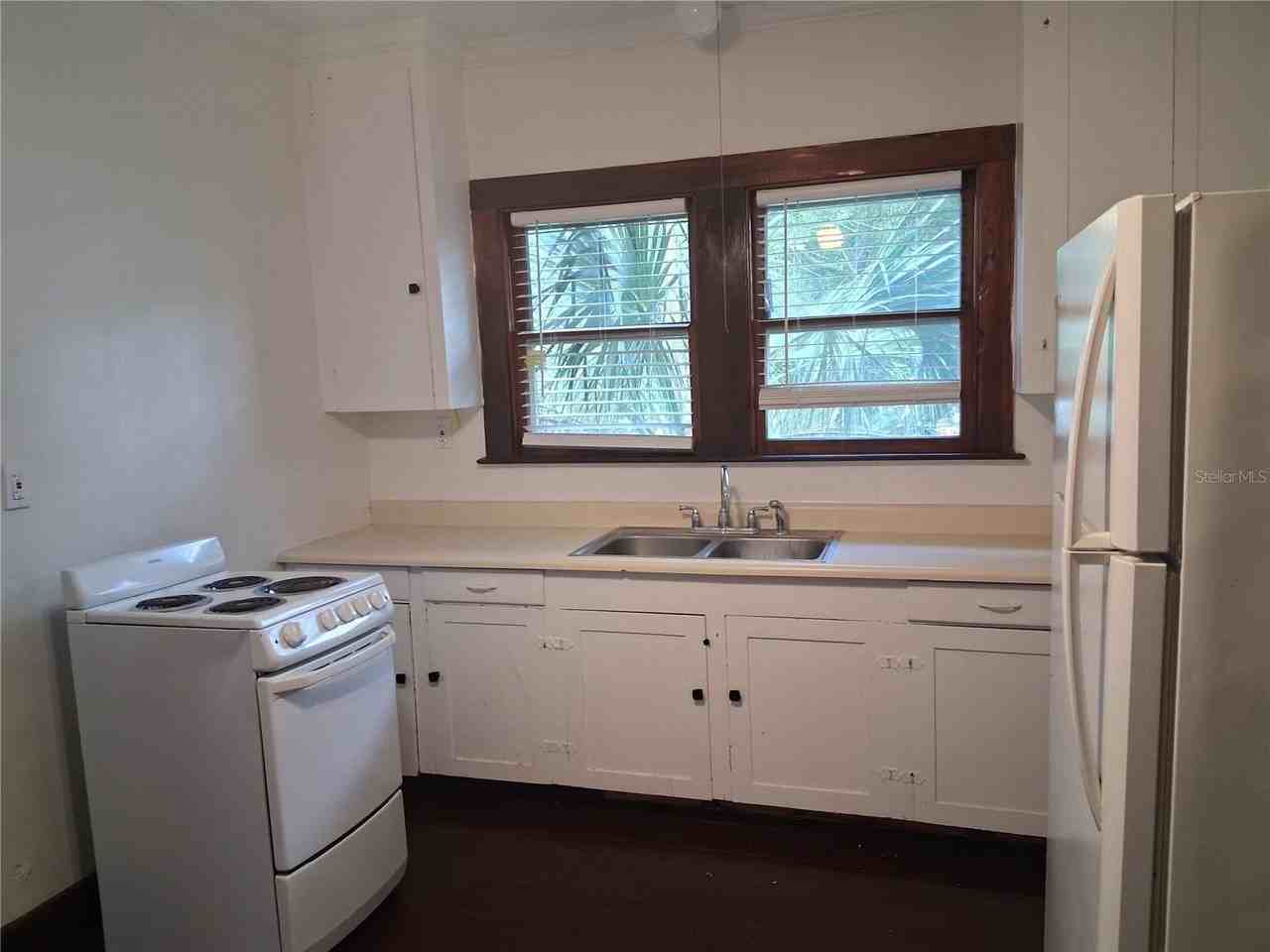 472 Clearwater Largo Rd N - Photo 4 of 11