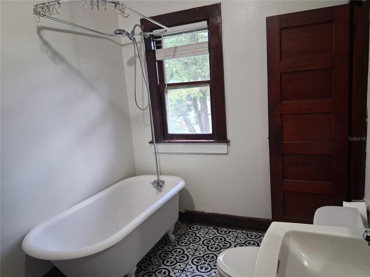 472 Clearwater Largo Rd N - Photo 5 of 11