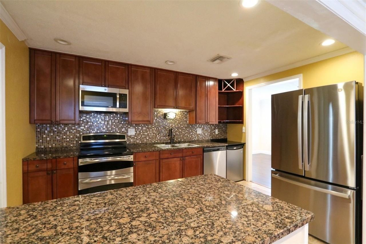 4419 W Euclid Ave - Photo 3 of 28