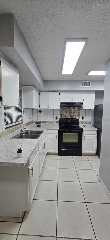 13929 Village View Dr - Photo 2 of 6