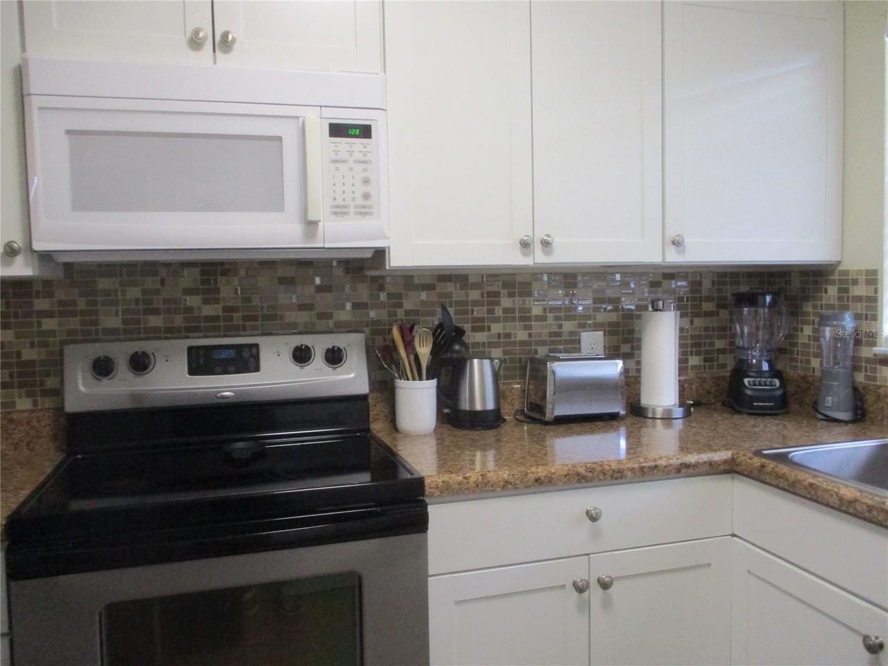 471 Insull Ct - Photo 7 of 24