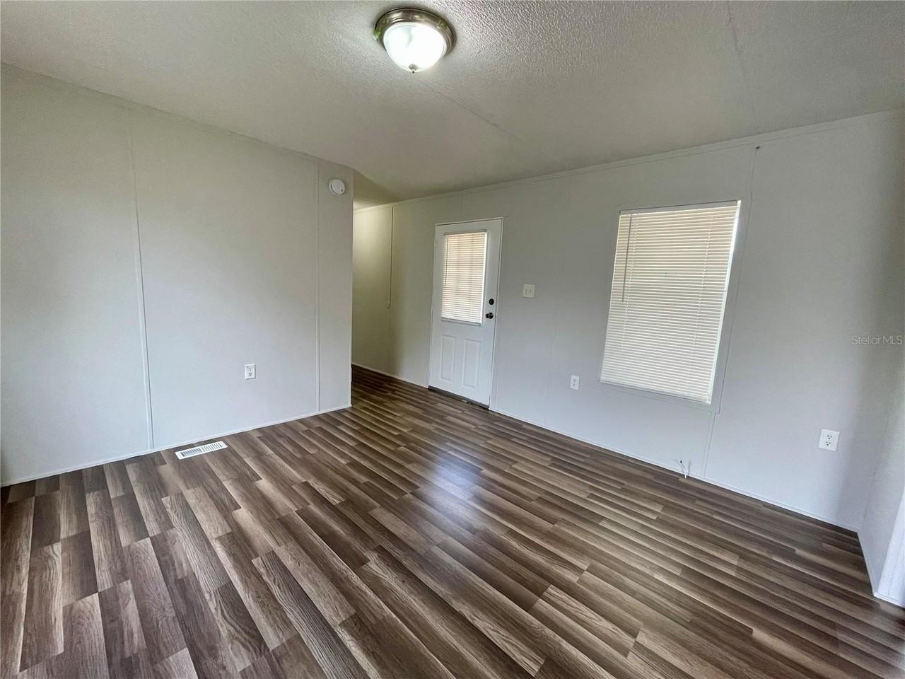6334 Eugene Acres Ln - Photo 7 of 15