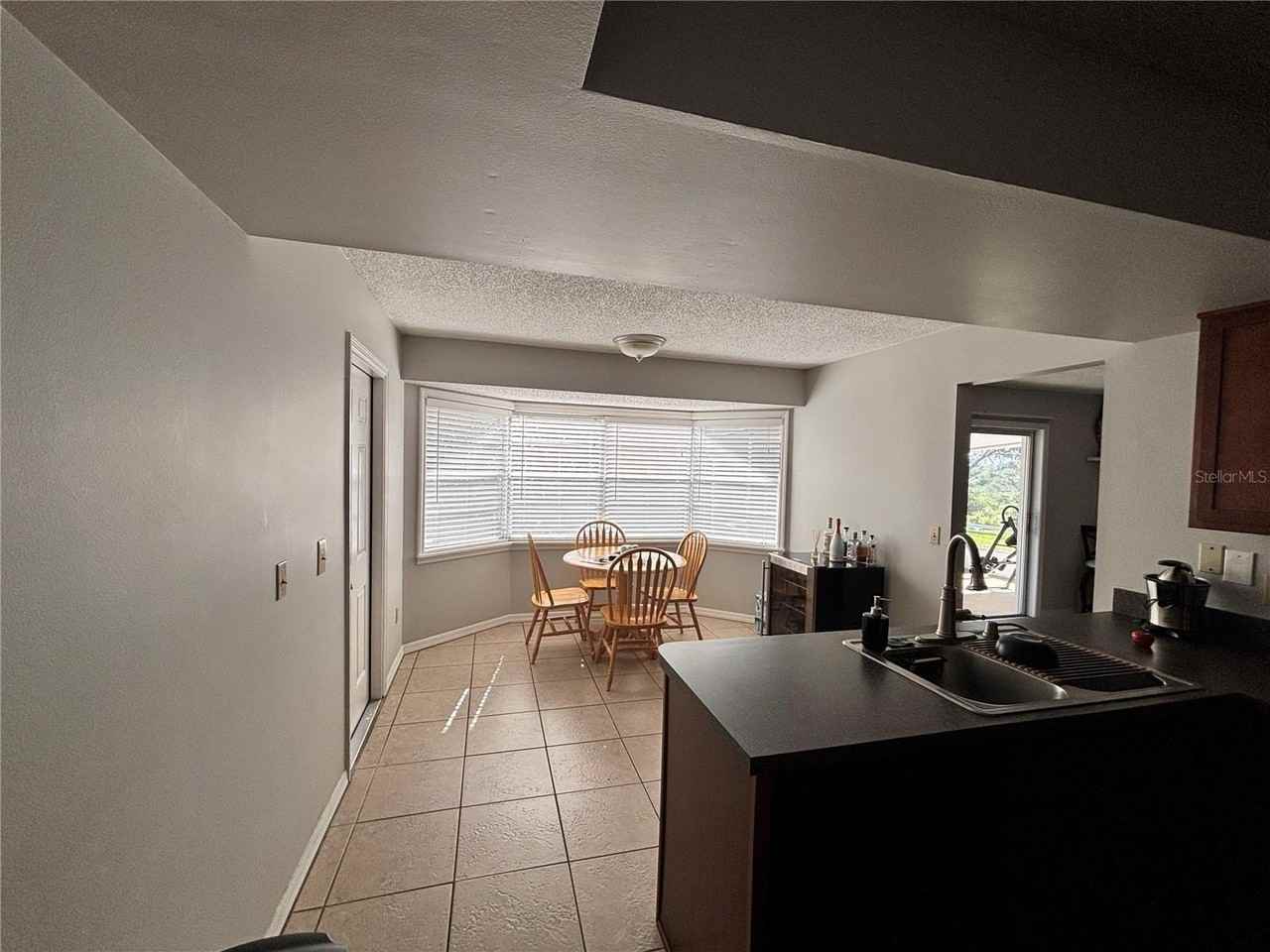 2139 E Old Mill Dr - Photo 7 of 17