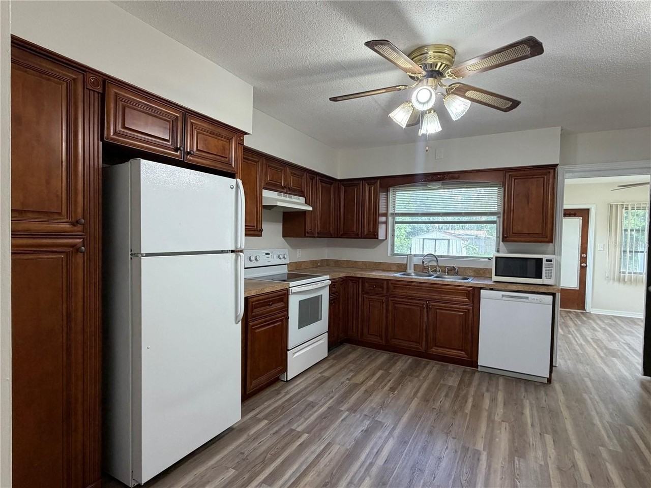 6103 Tennessee Ave - Photo 7 of 21