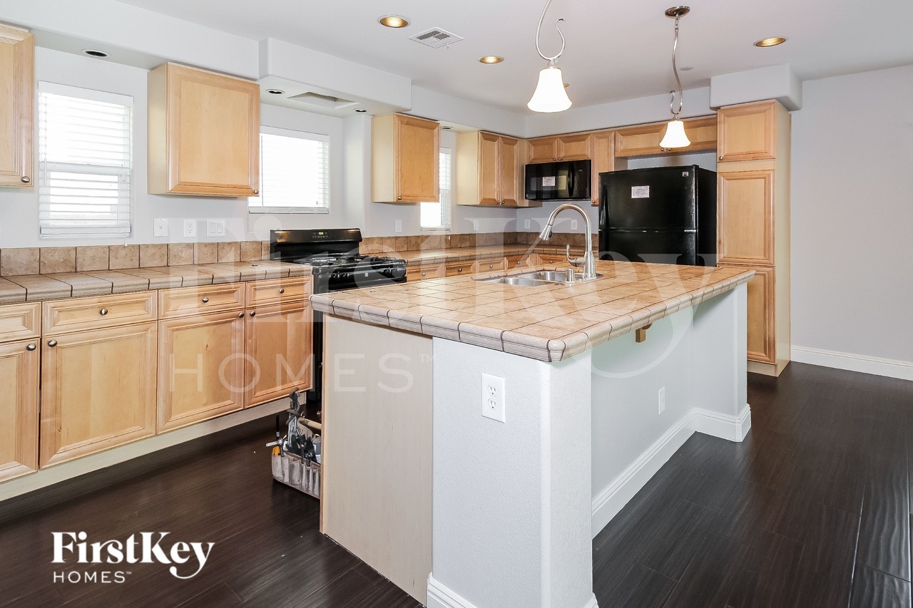 10548 Gibbous Moon Dr - Photo 6 of 15