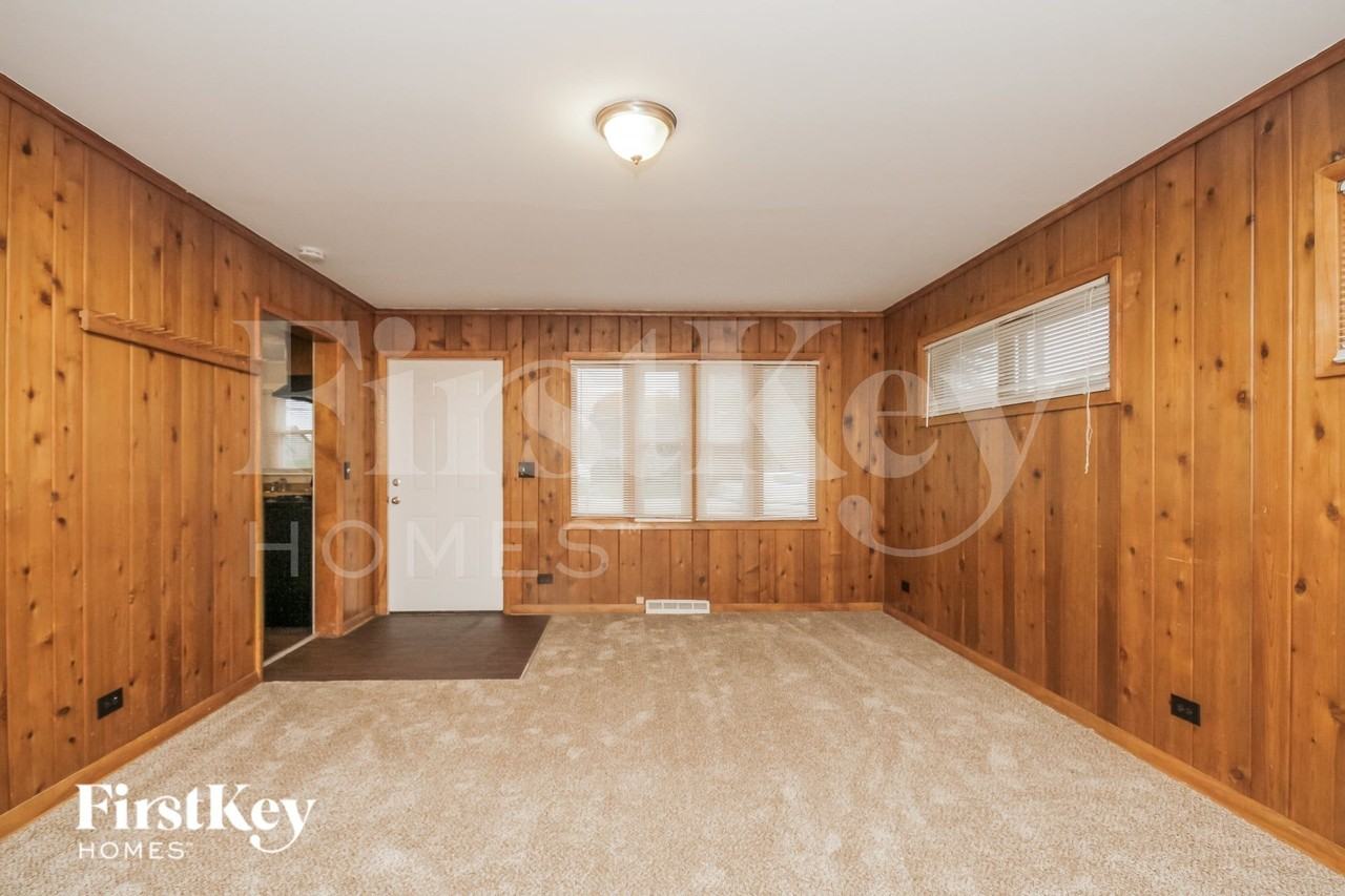0N611 Gary Ave - Photo 4 of 16