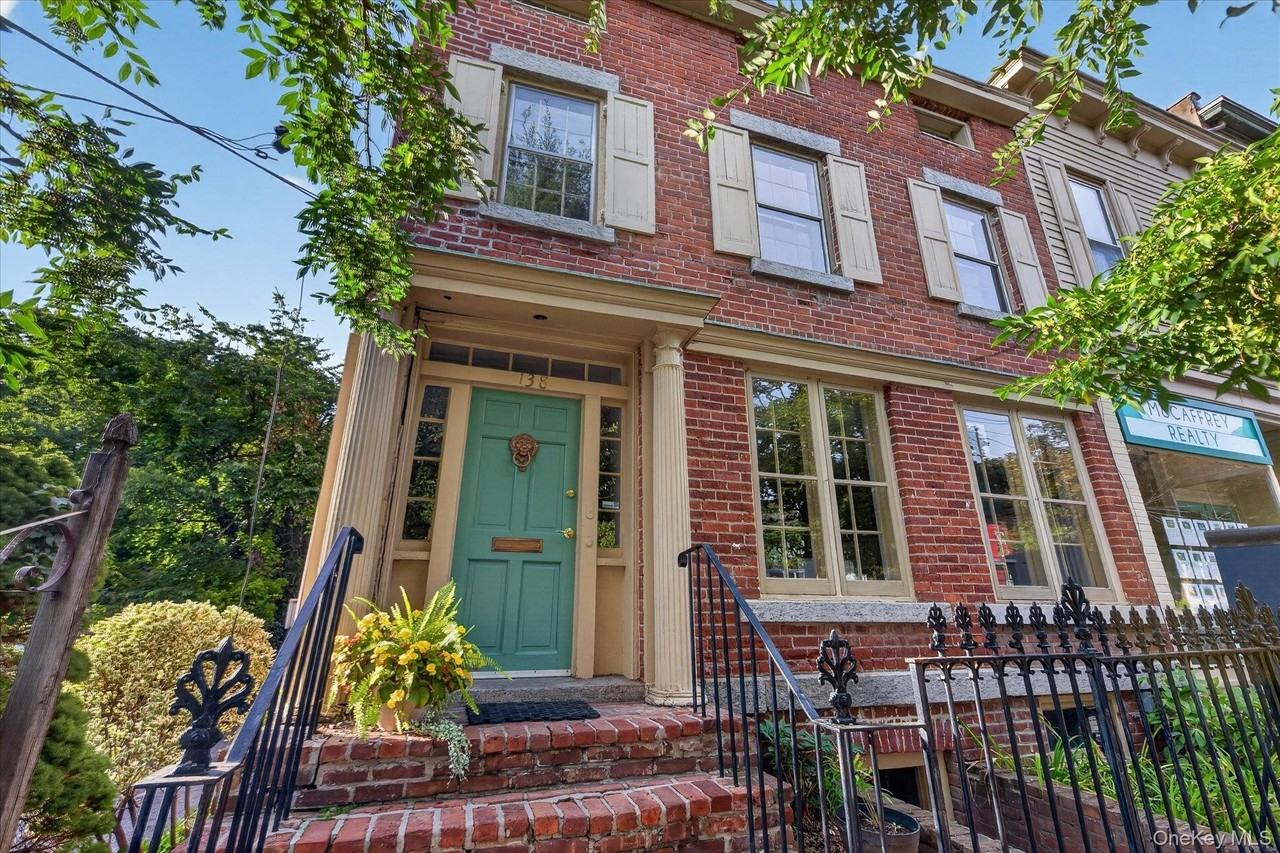138 Main St - Photo 2 of 49