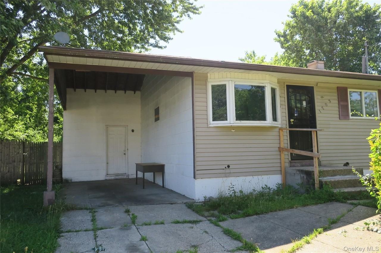 1703 Manatuck Blvd - Photo 3 of 18