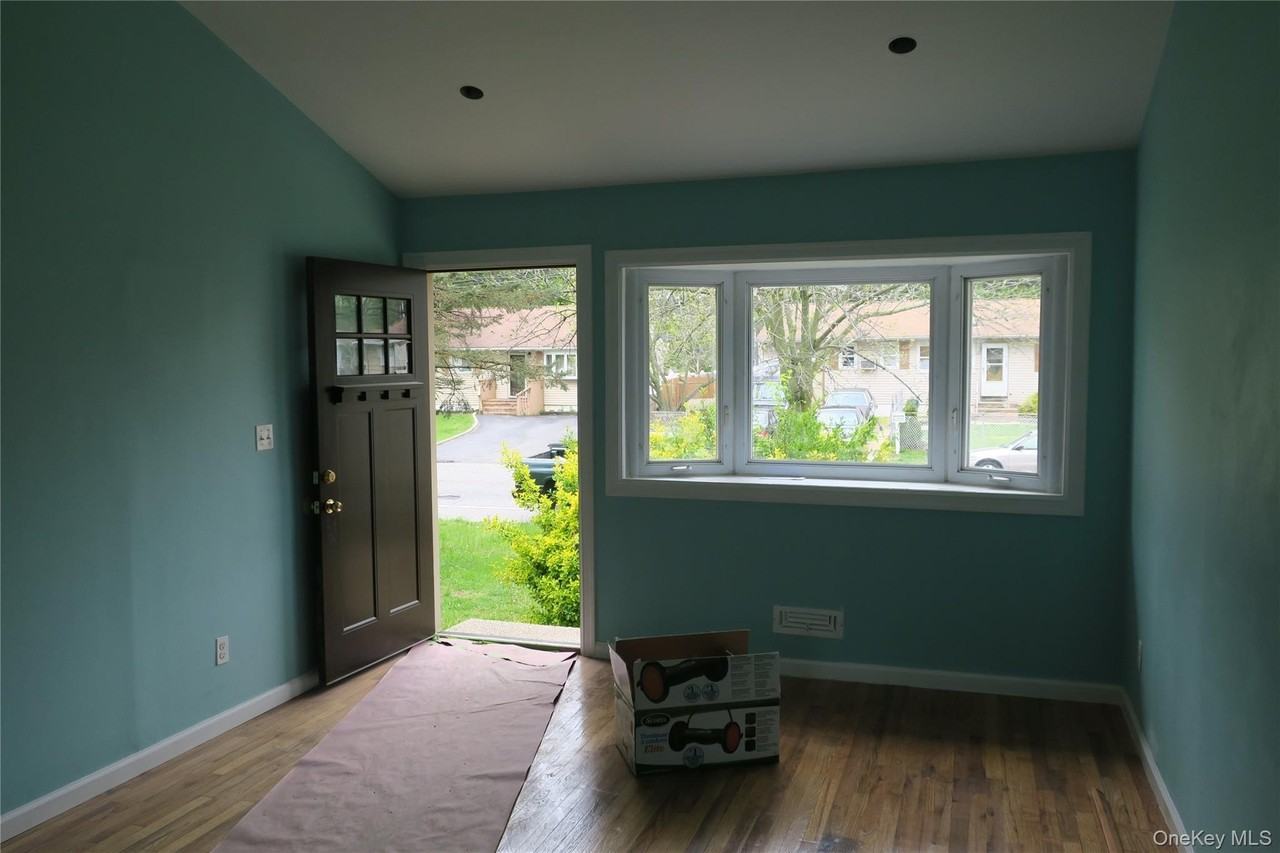 1703 Manatuck Blvd - Photo 4 of 18