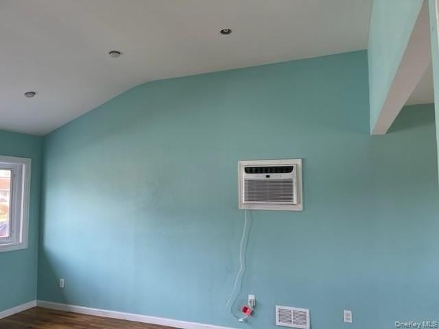 1703 Manatuck Blvd - Photo 5 of 18