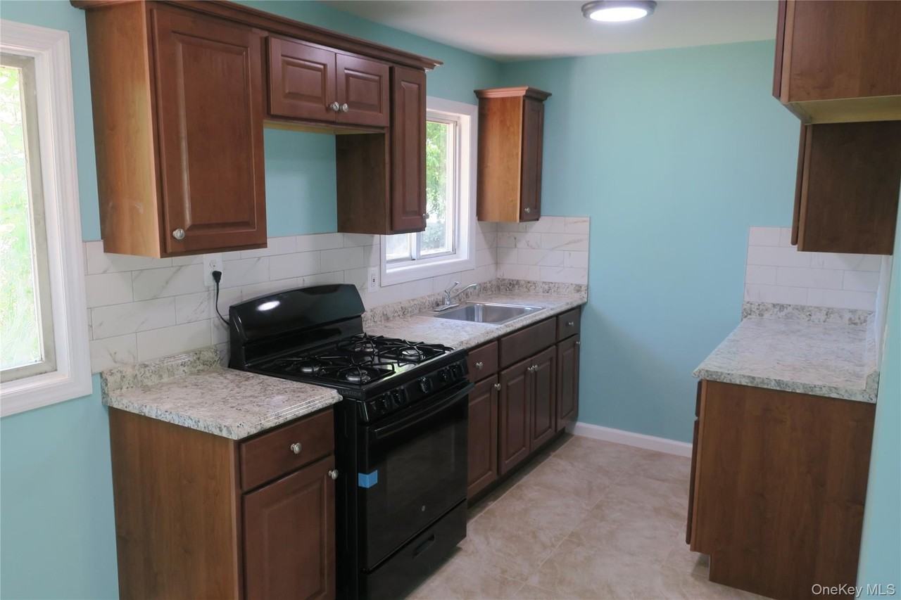 1703 Manatuck Blvd - Photo 7 of 18