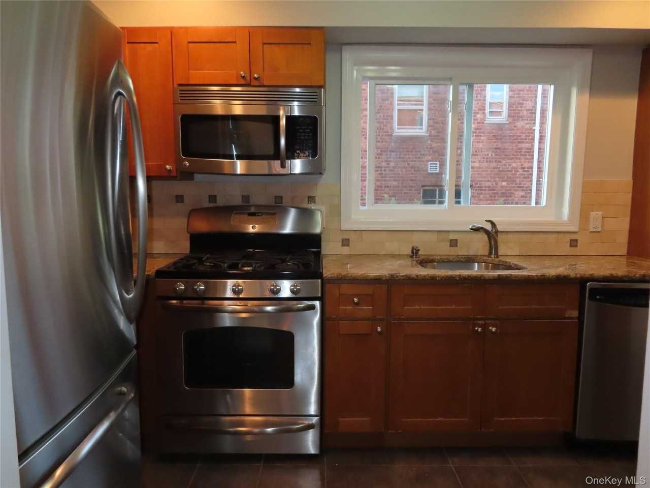 20809 Bardwell Ave - Photo 4 of 13