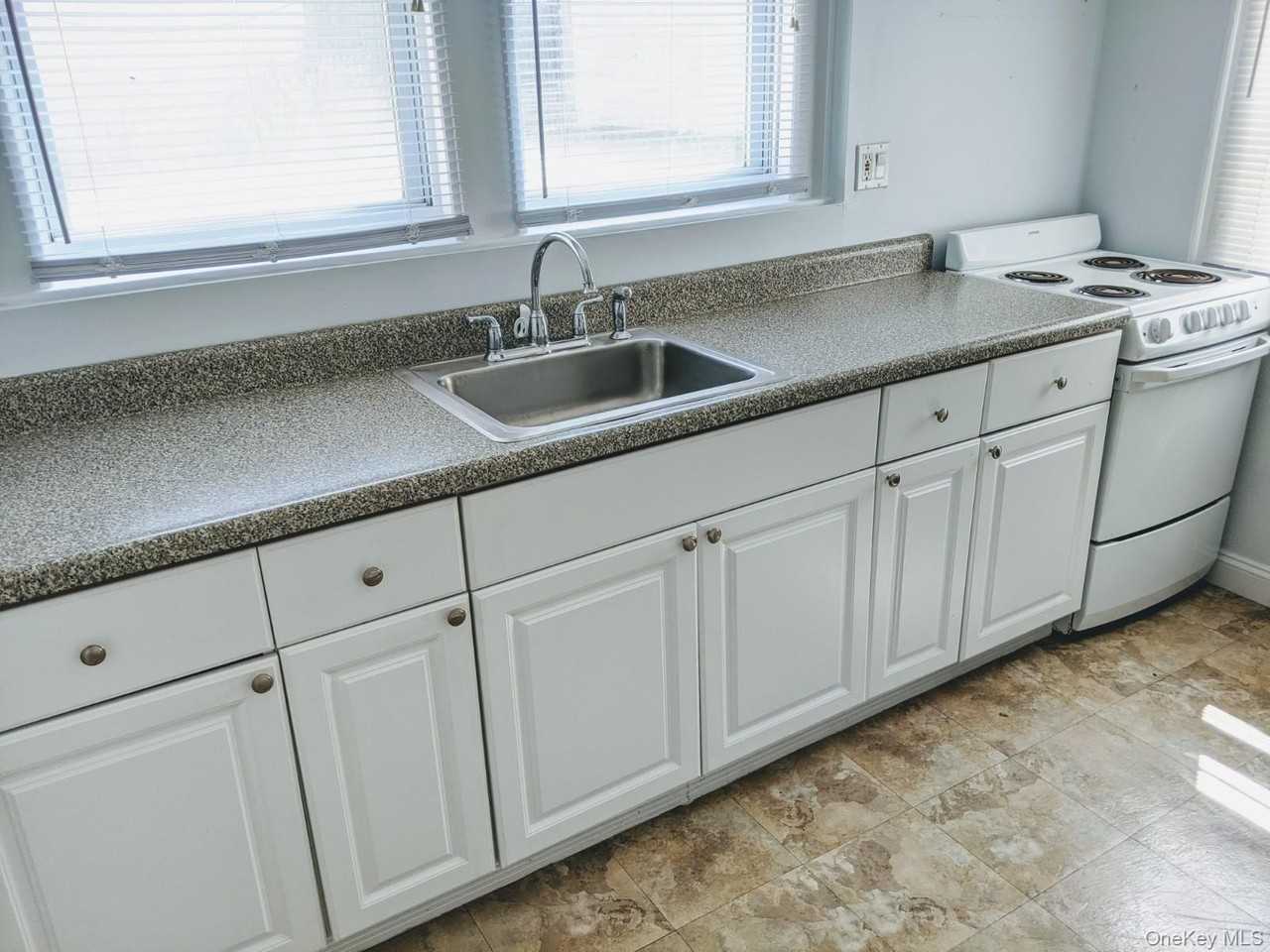28 E Walnut St - Photo 3 of 7