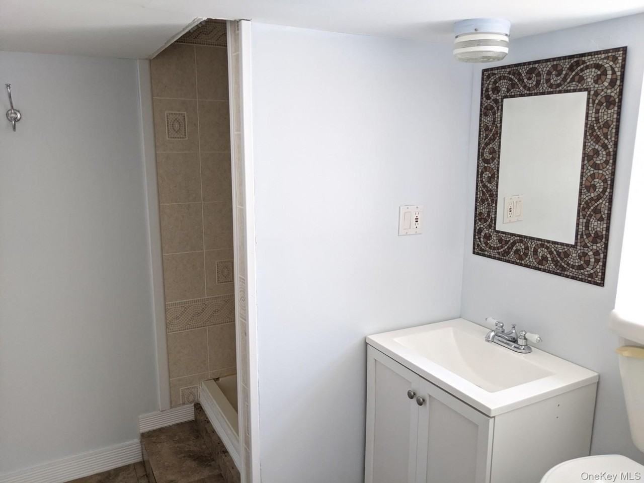 28 E Walnut St - Photo 4 of 7