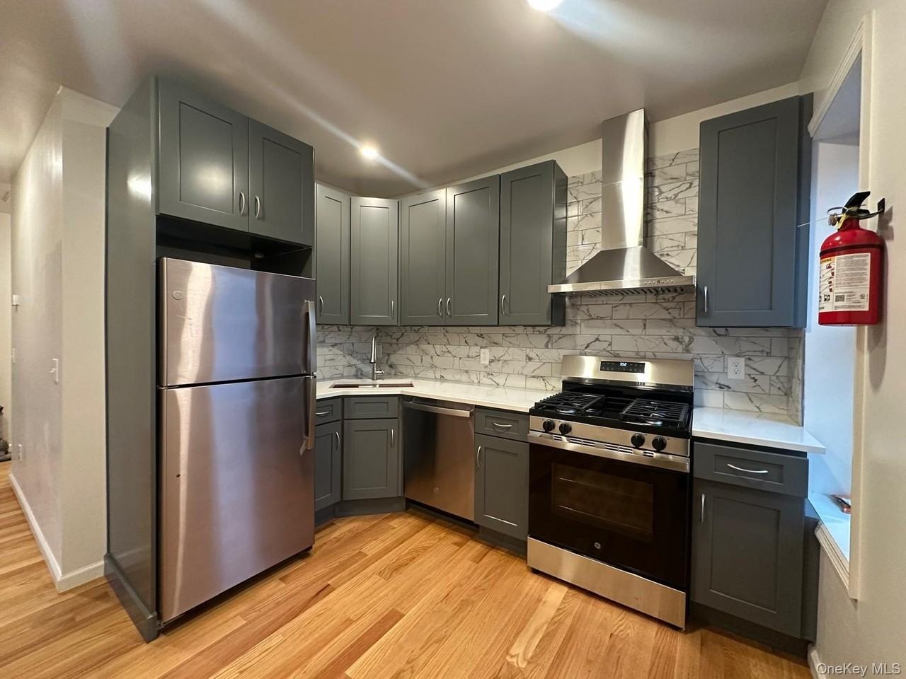 31 Benkard Ave - Photo 2 of 22