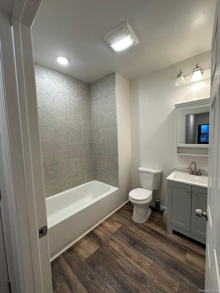 31 Benkard Ave - Photo 4 of 22
