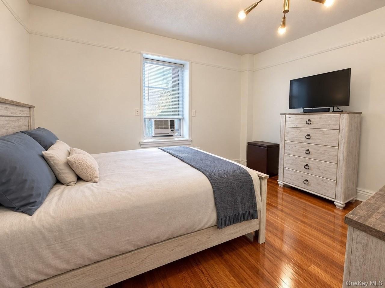 60 Broad St W #2M - Photo 5 of 11