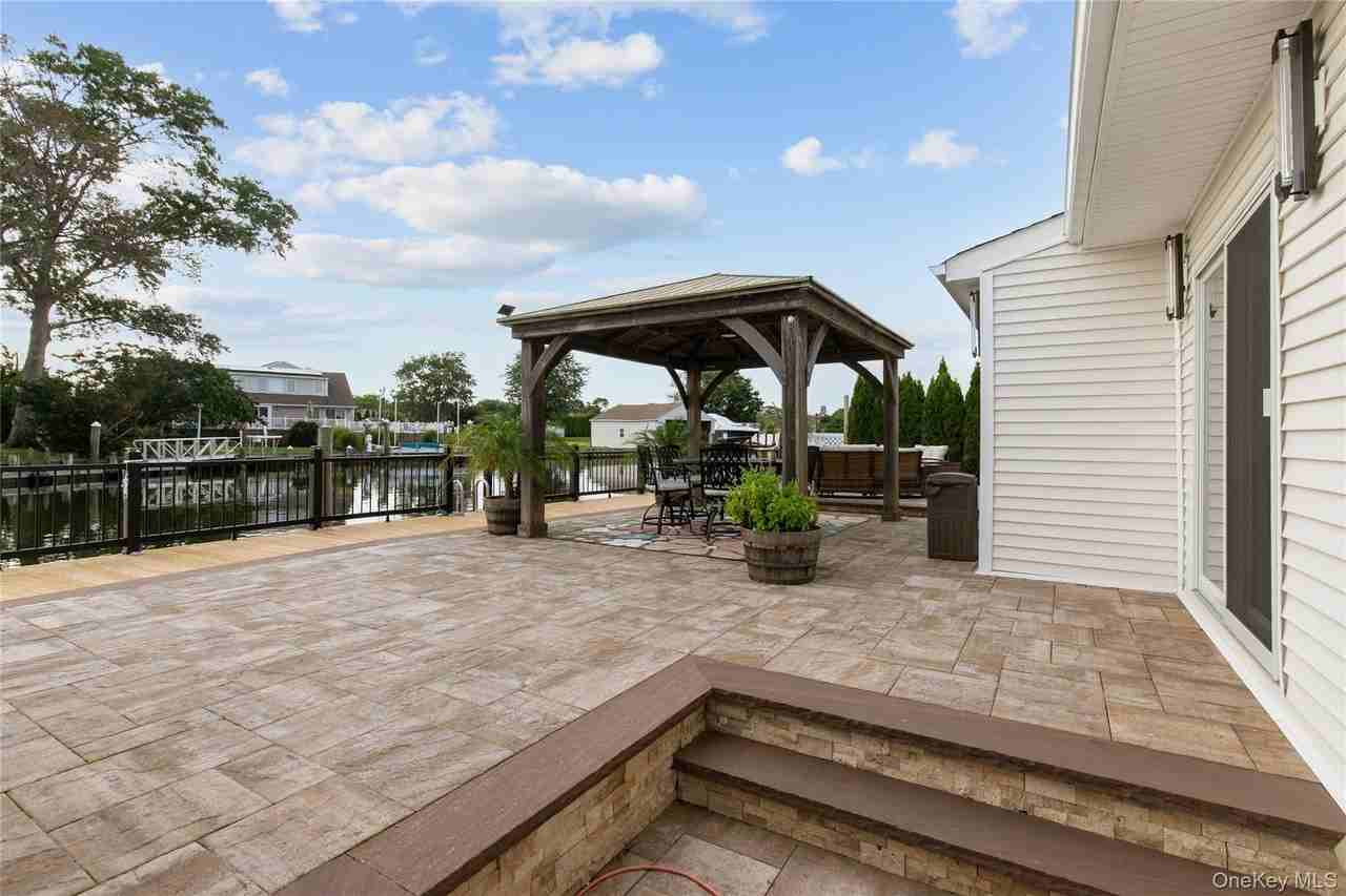 60 Alhambra Rd - Photo 4 of 32