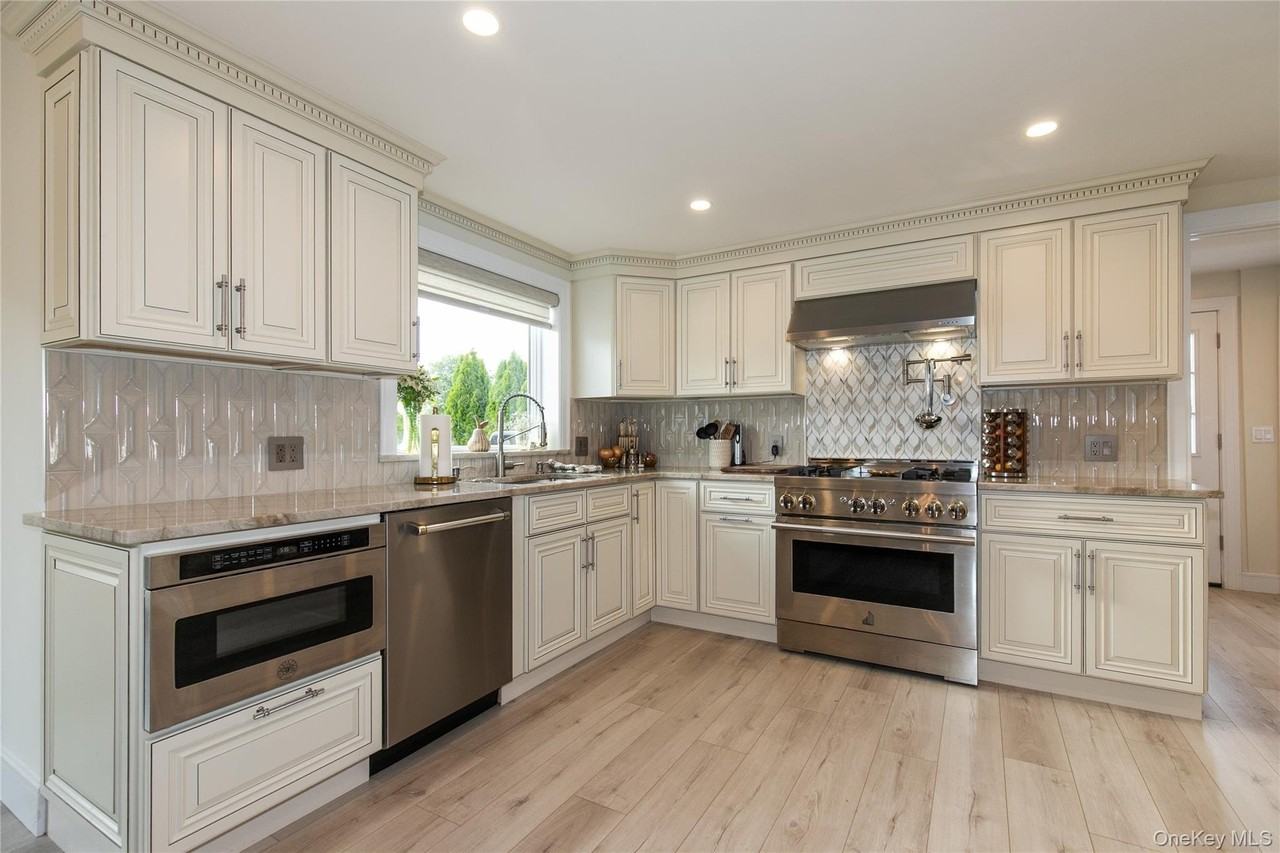60 Alhambra Rd - Photo 5 of 32