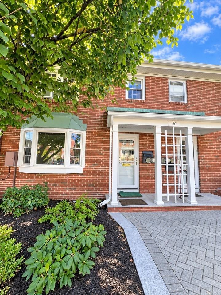 60 Lake St #J