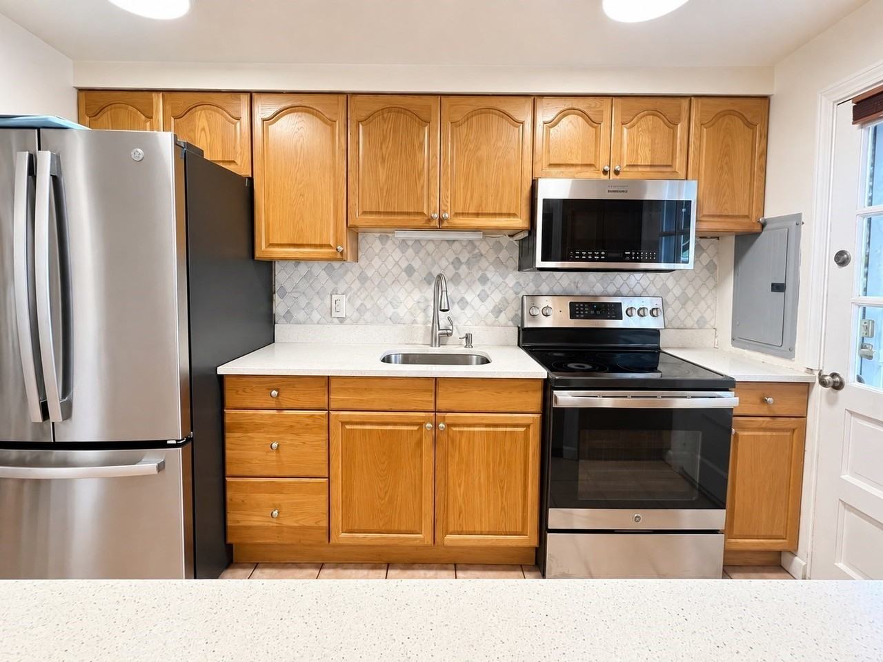60 Lake St #J - Photo 3 of 28