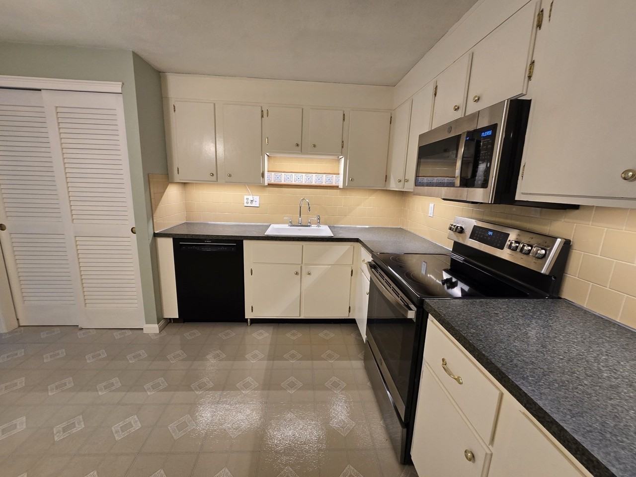 35 Swanson Ct #32D - Photo 5 of 18