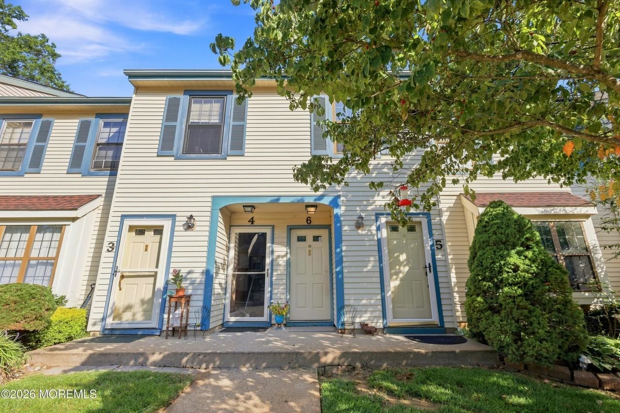 3 Eastwick Ct