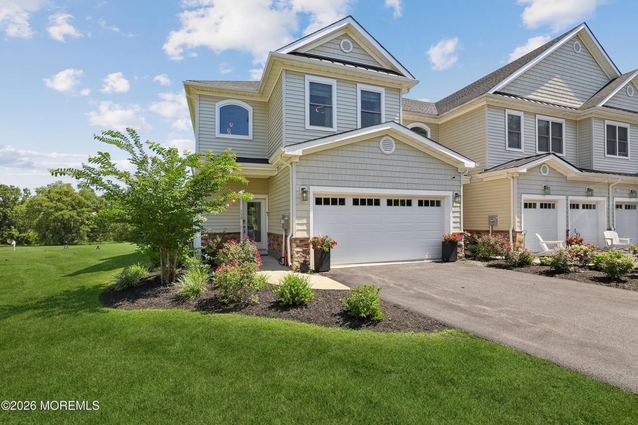112 Hedgerow Ln - Photo 2 of 29