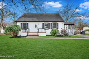 featured image of 13 Swain Ave