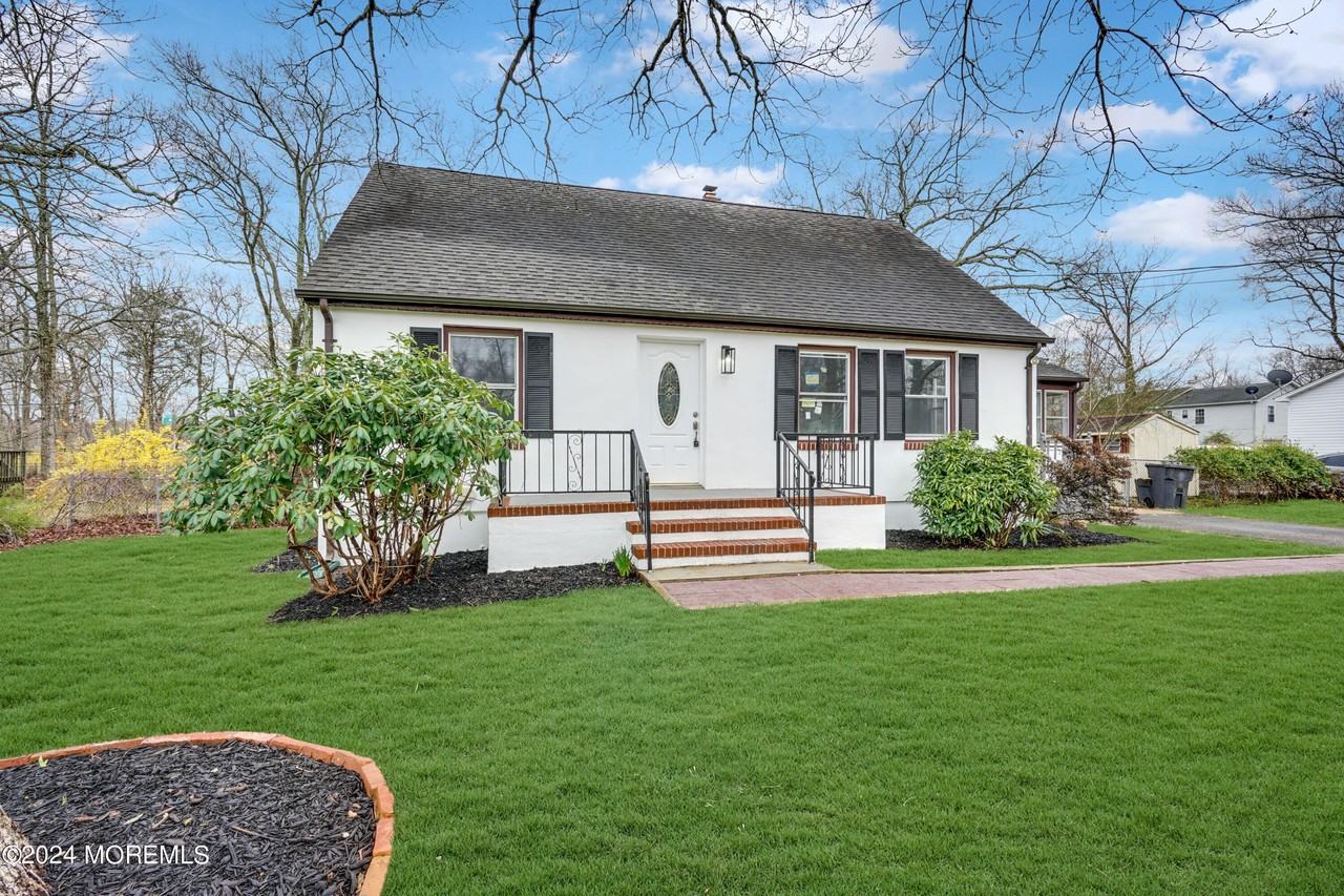 13 Swain Ave - Photo 2 of 42