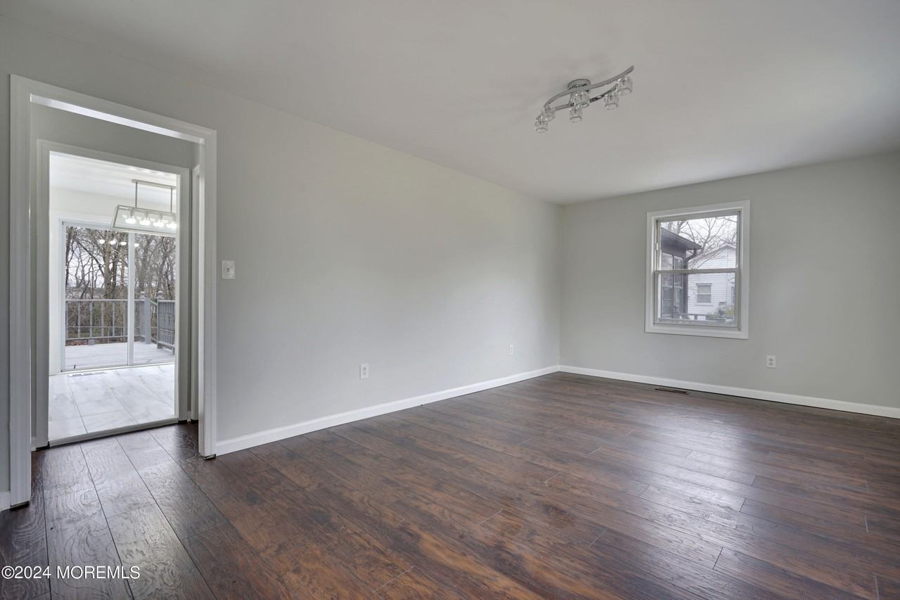 13 Swain Ave - Photo 6 of 42