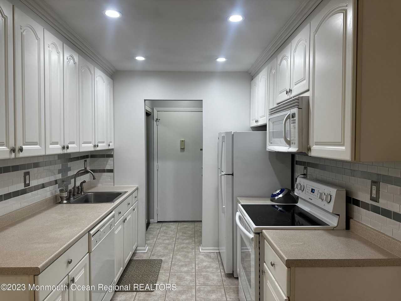 5 Pine Cluster Cir #J
