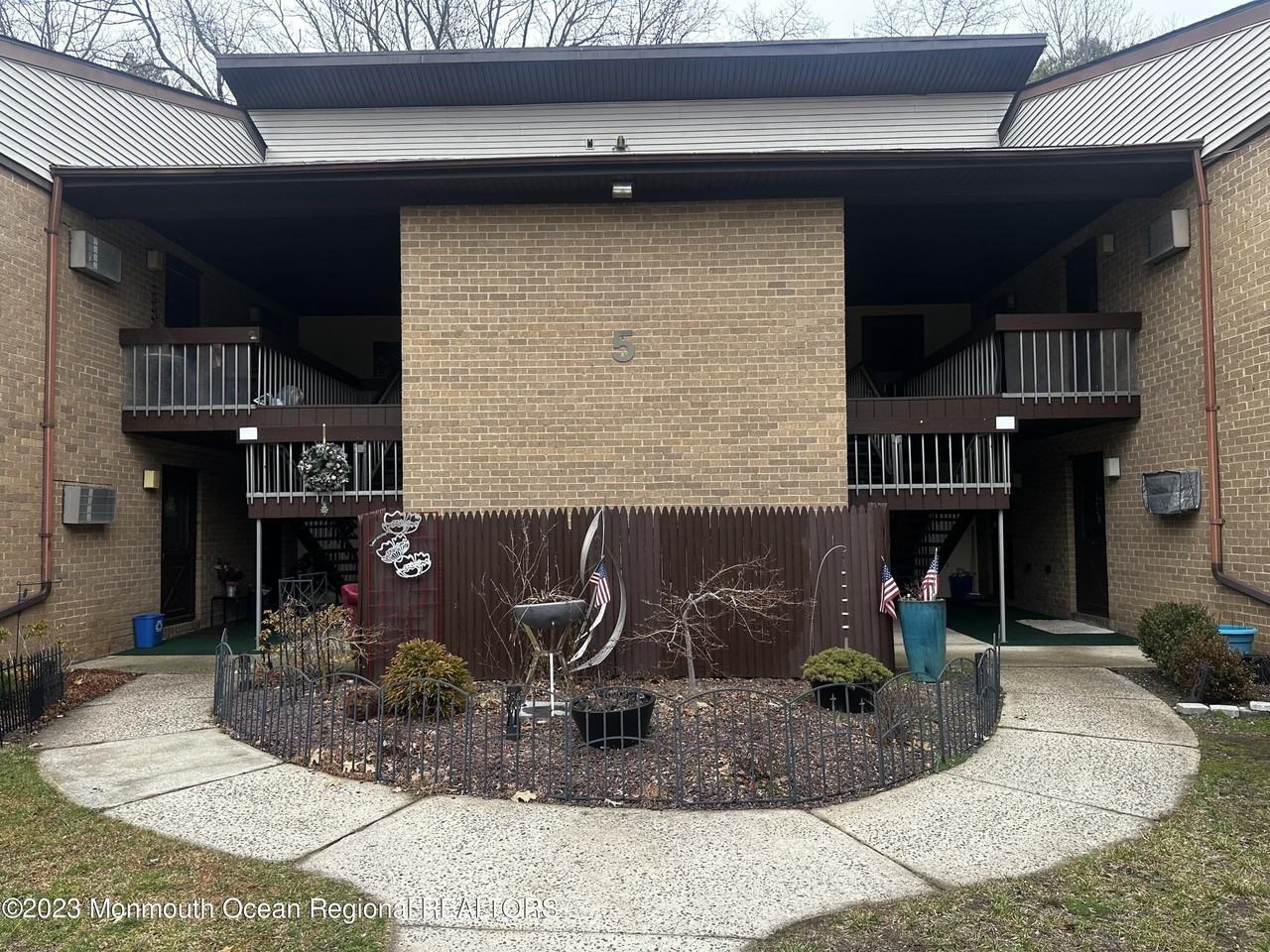 5 Pine Cluster Cir #J - Photo 2 of 15