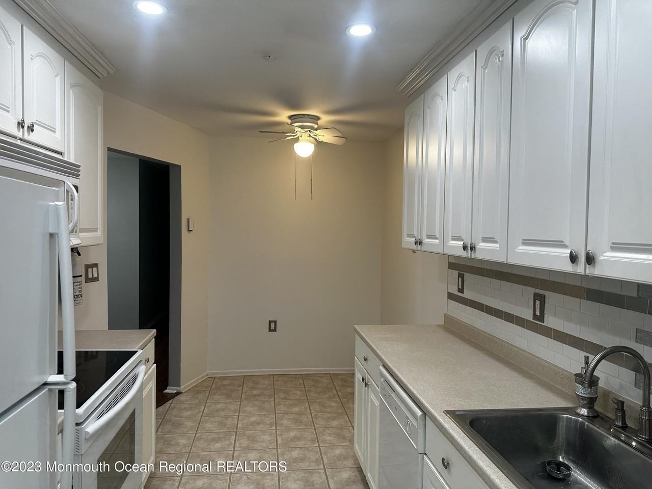 5 Pine Cluster Cir #J - Photo 3 of 15