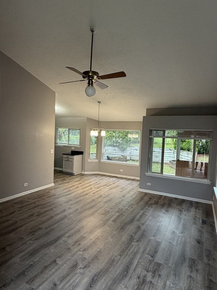1009 Pheasant Run Ln - Photo 4 of 17