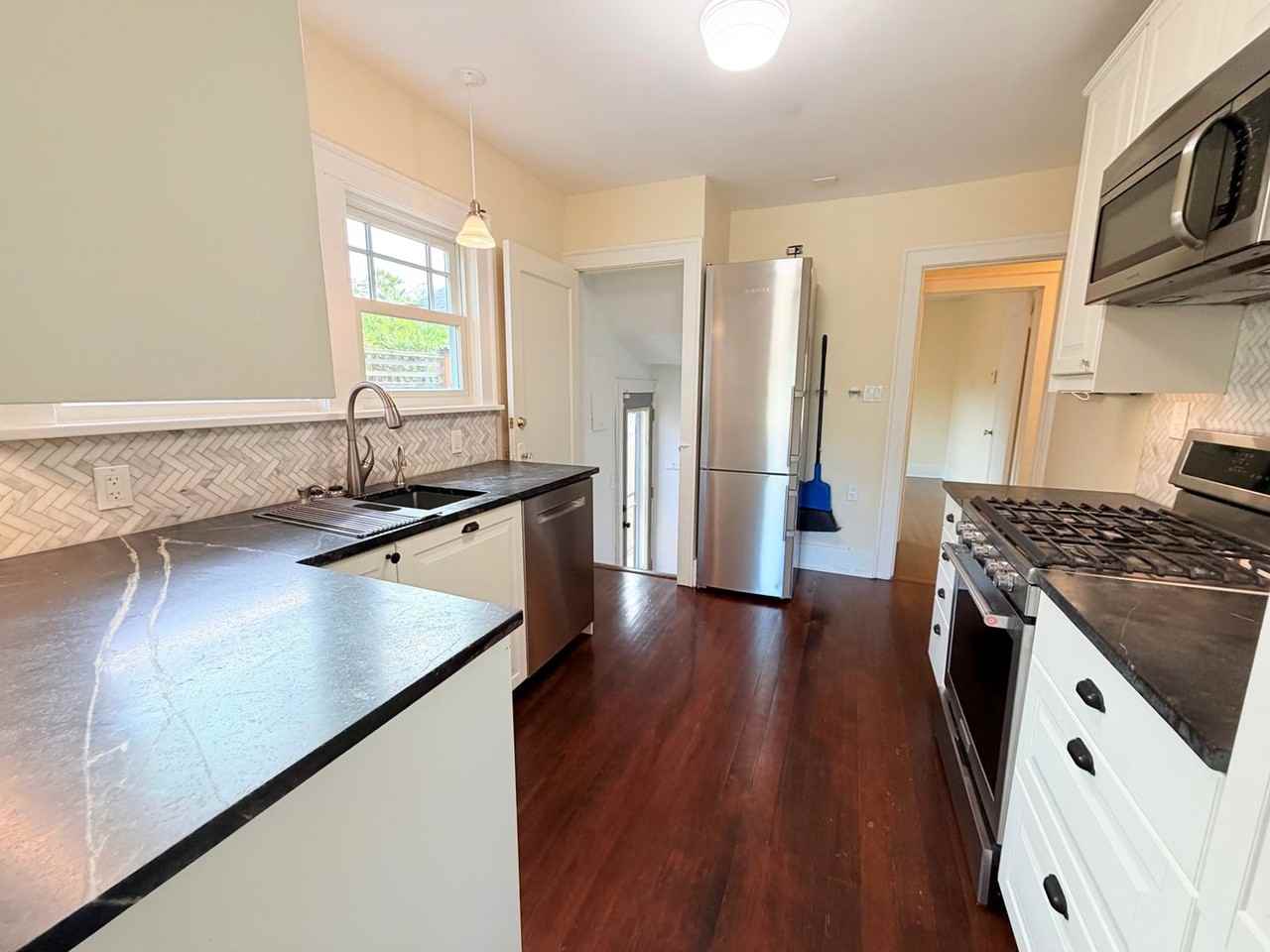 307 Nw 74th St - Photo 3 of 26