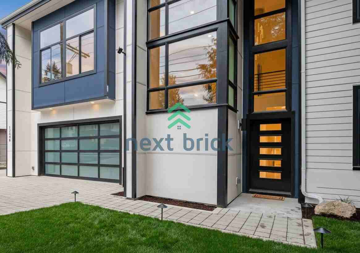 12648 Ne 80th St - Photo 3 of 40