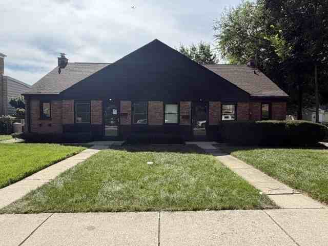 1721 Prospect Ave - Photo 3 of 17