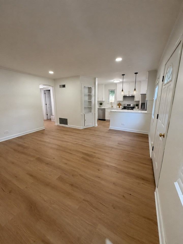 1721 Prospect Ave - Photo 4 of 17