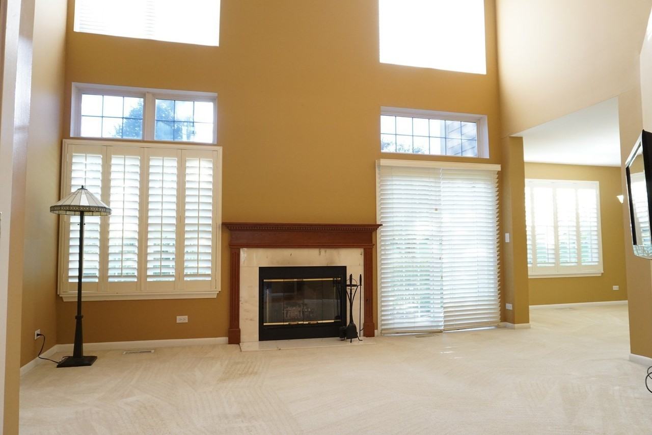172 Crescent Ln - Photo 3 of 22