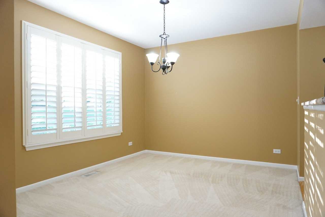 172 Crescent Ln - Photo 4 of 22